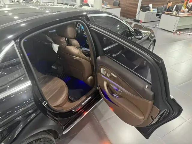 Mercedes-Benz E-Class — Фото автомобиля 18