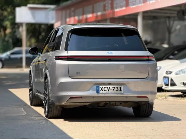 Li Auto L8 — Фото автомобиля 4