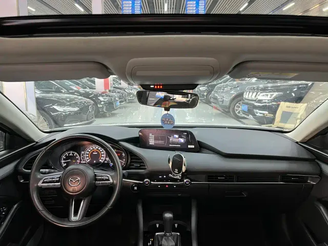 Mazda Axela — Фото автомобиля 5