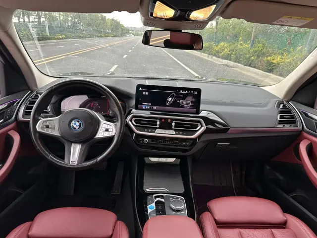 BMW iX3 — Фото автомобиля 10