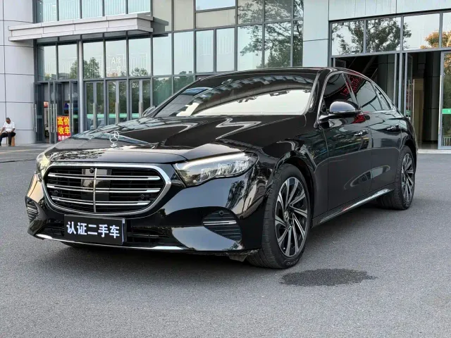 Фотография автомобиля — Mercedes-Benz E-Class