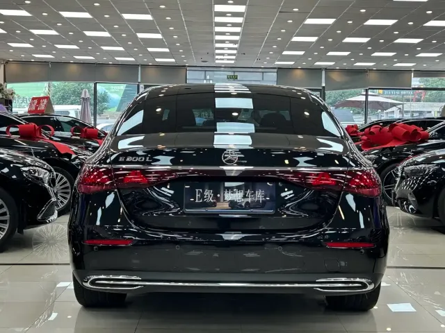 Mercedes-Benz E-Class — Фото автомобиля 4