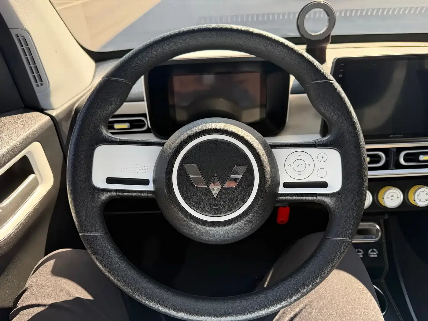 Wuling Motors Hongguang MINIEV 2024 3rd Generation 215km Youth Edition — Фото автомобиля 9