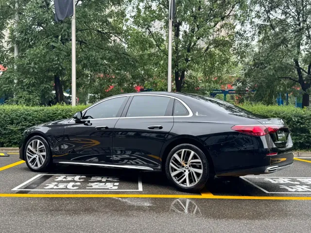 Mercedes-Benz E-Class — Фото автомобиля 5