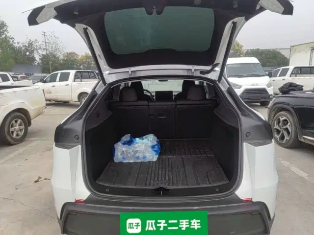 Tesla Model Y — Фото автомобиля 18