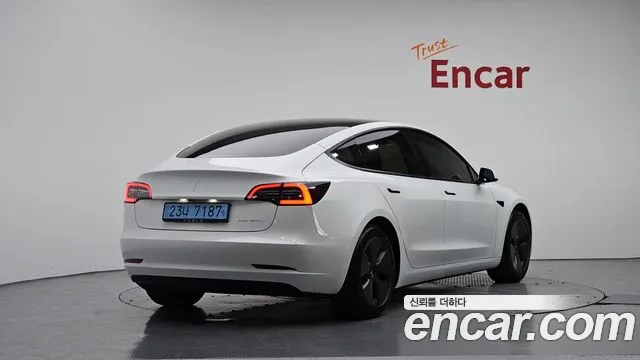 Tesla Model 3 — Фото автомобиля 2