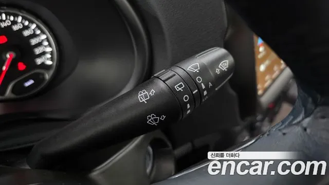 Jeep Renegade — Фото автомобиля 26