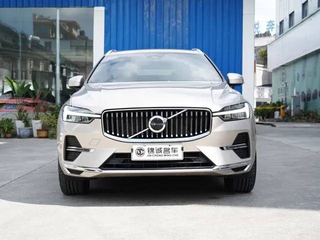 Volvo XC60 — Фото автомобиля 2