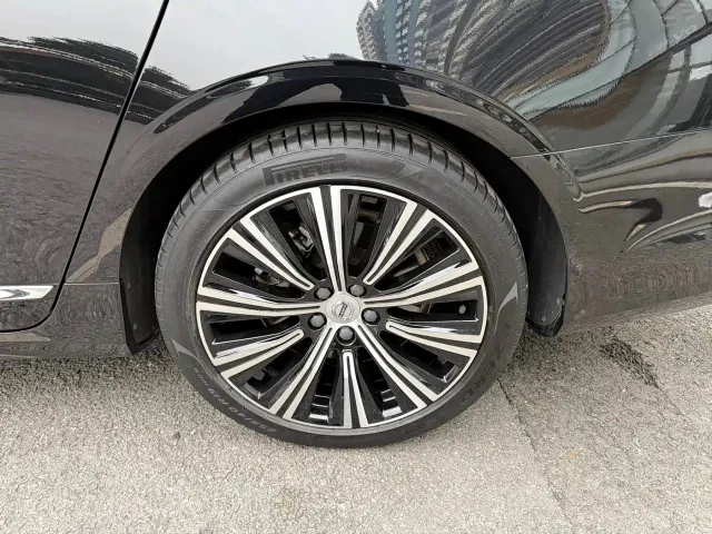 Volvo S90 — Фото автомобиля 22