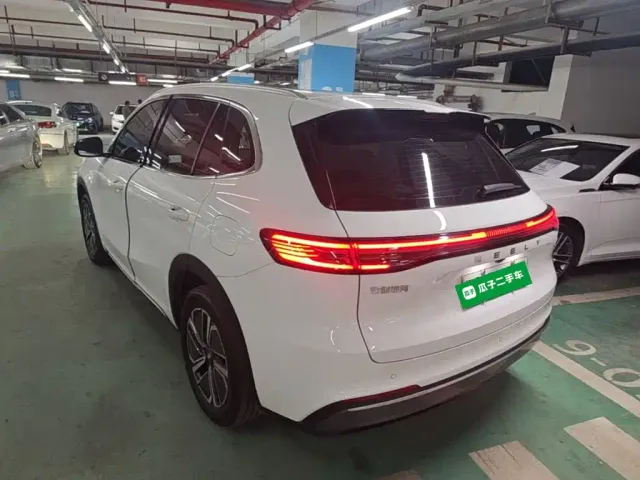Geely Galaxy Starship 7 EM-i — Фото автомобиля 4