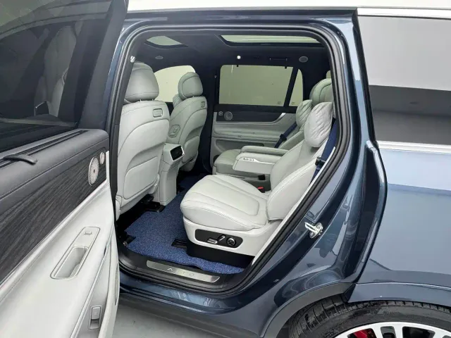 AITO Wenjie AITO M9 2024 Extended Range Ultra 42kWh 6-Seater — Фото автомобиля 9