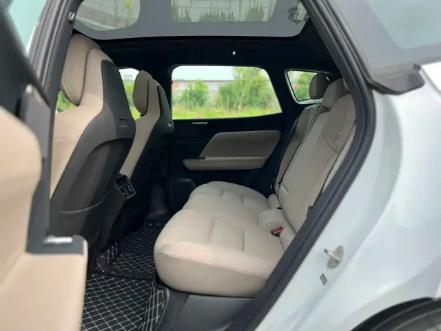 Volvo XC70 Plug-in Hybrid — Фото автомобиля 5