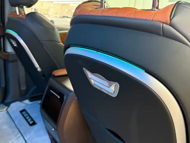 Toyota Sienna — Фото автомобиля 14