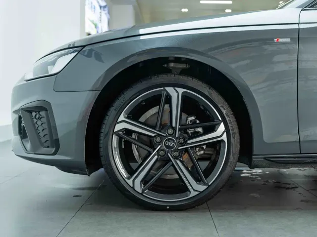 Audi A4L — Фото автомобиля 9