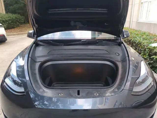 Tesla Model Y — Фото автомобиля 19