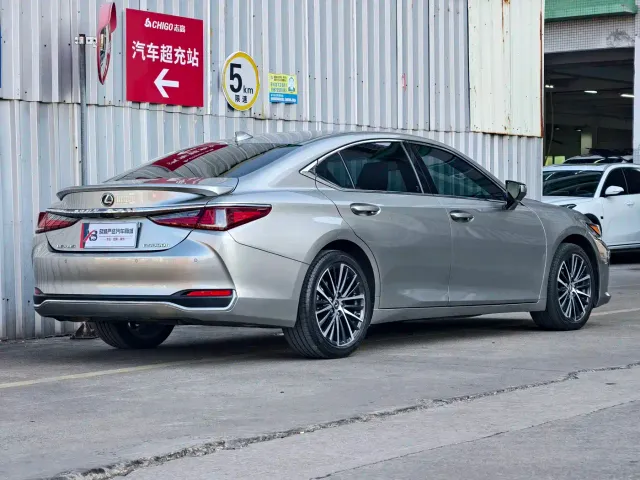 Lexus ES — Фото автомобиля 7