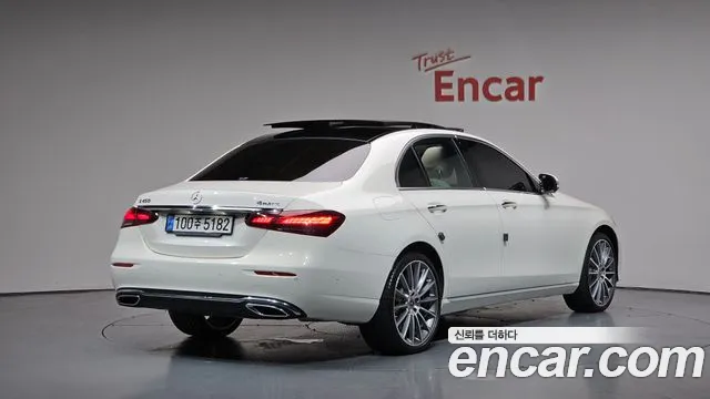 Mercedes-Benz E-Class — Фото автомобиля 2