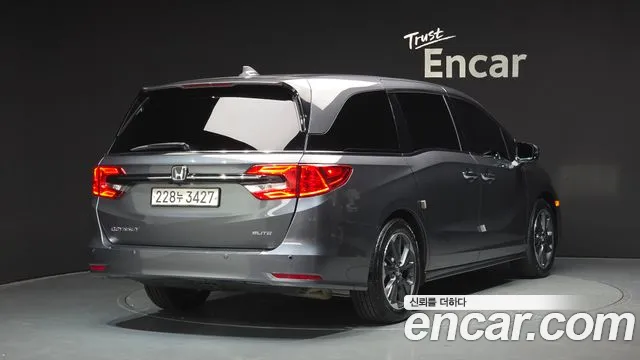 Honda Odyssey — Фото автомобиля 2