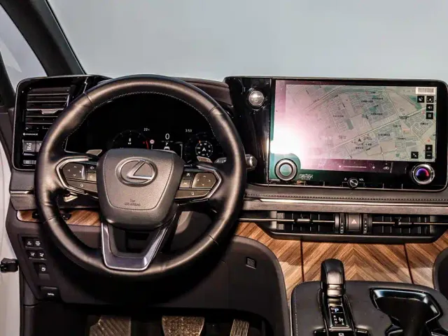 Lexus LM — Фото автомобиля 26