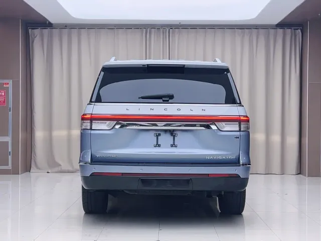 Lincoln Navigator One — Фото автомобиля 24