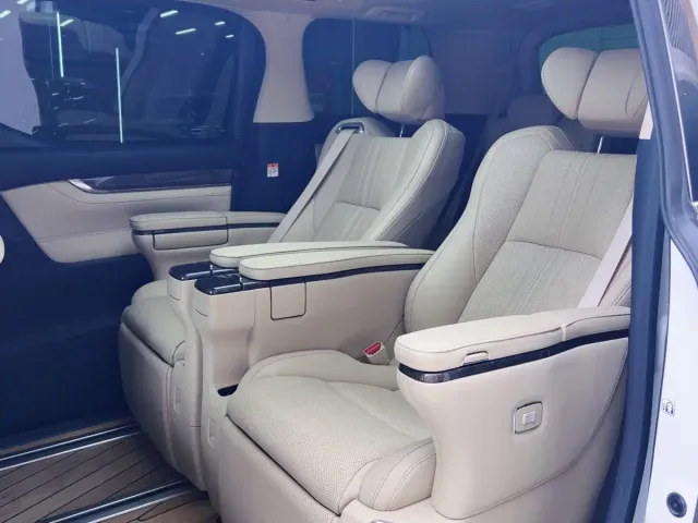 Toyota Vellfire — Фото автомобиля 8