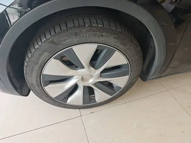 Tesla Model Y — Фото автомобиля 22