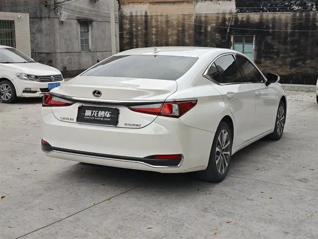 Lexus ES — Фото автомобиля 9