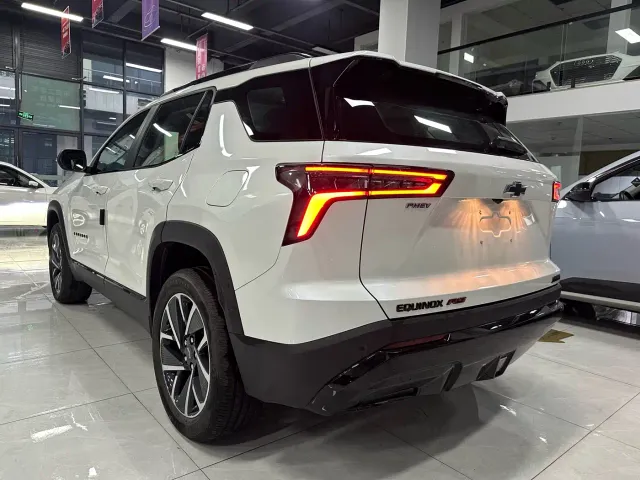Chevrolet Equinox Plus — Фото автомобиля 9