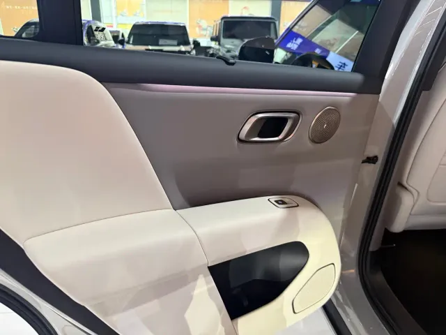 Li Auto i6 — Фото автомобиля 4