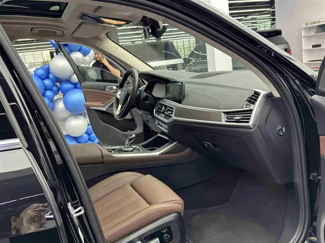 BMW X7 — Фото автомобиля 8