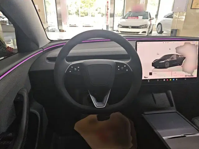 Tesla Model 3 — Фото автомобиля 6