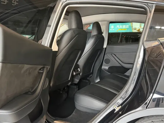 Tesla Model Y — Фото автомобиля 6