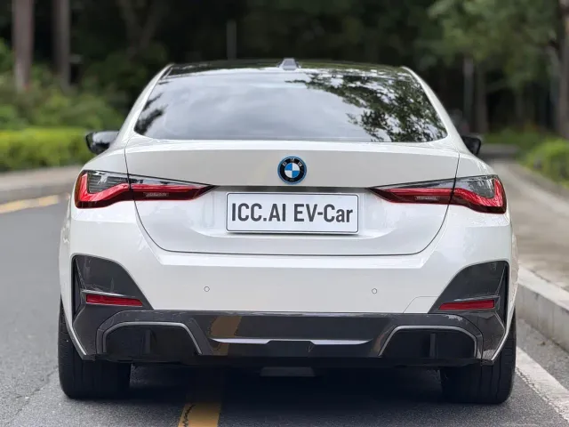 BMW i4 — Фото автомобиля 6