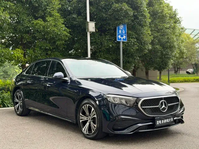 Mercedes-Benz E-Class — Фото автомобиля 3