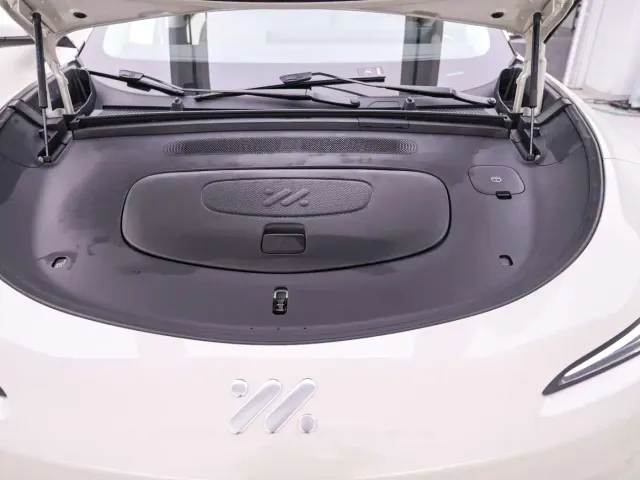 IM Motors LS6 — Фото автомобиля 22