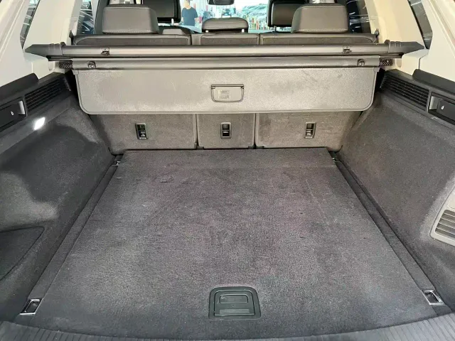 Volkswagen Touareg — Фото автомобиля 21