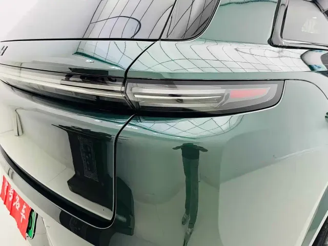 Li Auto L8 — Фото автомобиля 17