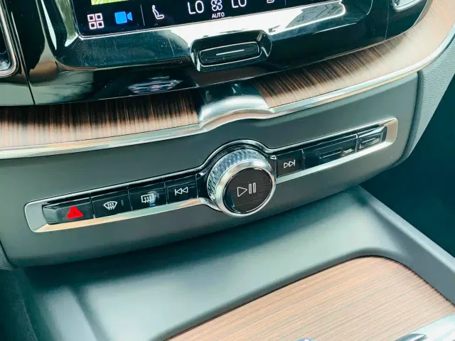 Volvo XC60 — Фото автомобиля 29