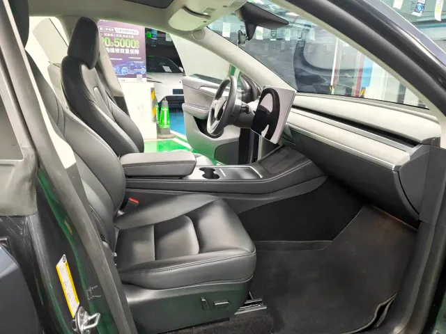 Tesla Model Y — Фото автомобиля 7