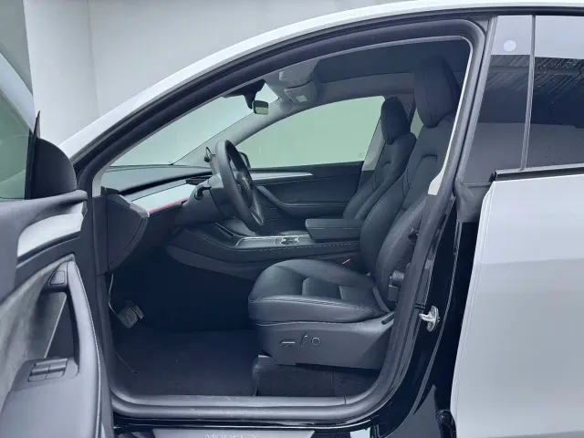 Tesla Model Y — Фото автомобиля 9