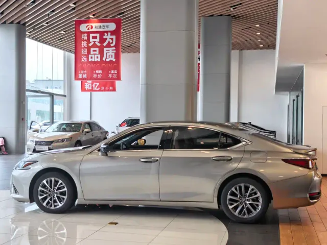 Lexus ES — Фото автомобиля 11