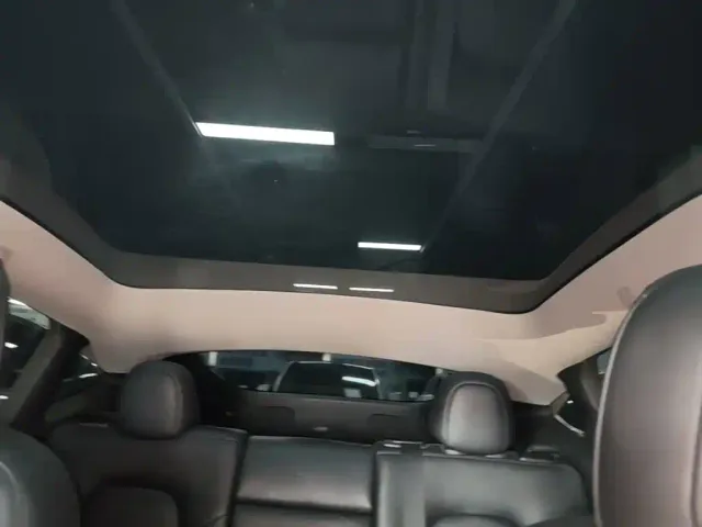 Tesla Model Y — Фото автомобиля 17