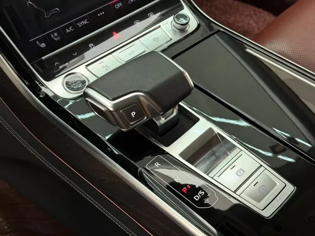 Audi A8 — Фото автомобиля 28