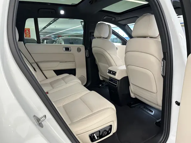 Li Auto L7 — Фото автомобиля 15