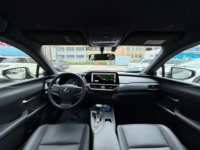 Lexus UX — Фото автомобиля 7