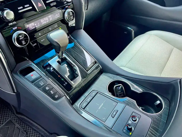 Lexus LM — Фото автомобиля 23