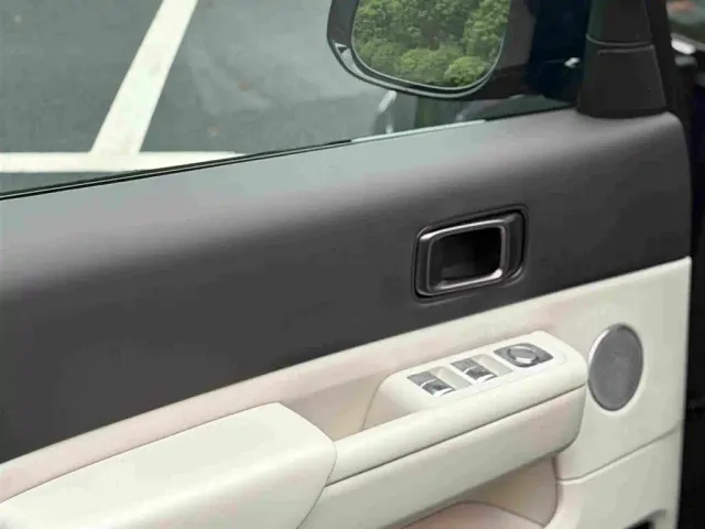 Li Auto MEGA — Фото автомобиля 13