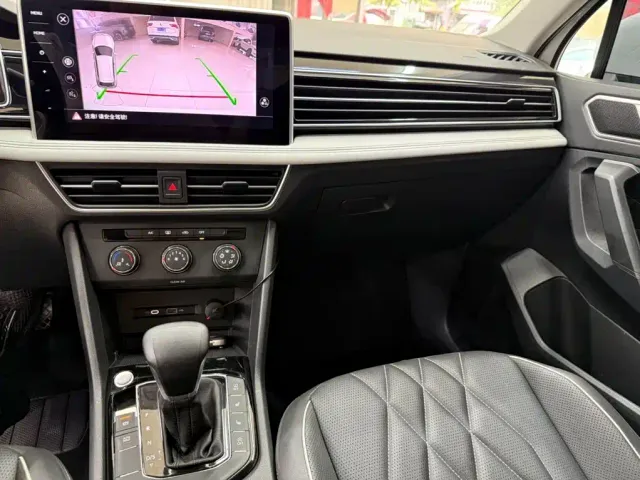 Volkswagen Tiguan L — Фото автомобиля 12