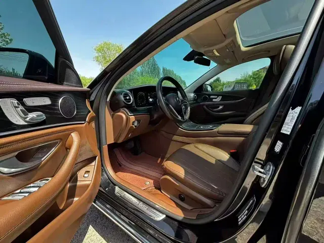 Mercedes-Benz E-Class — Фото автомобиля 4