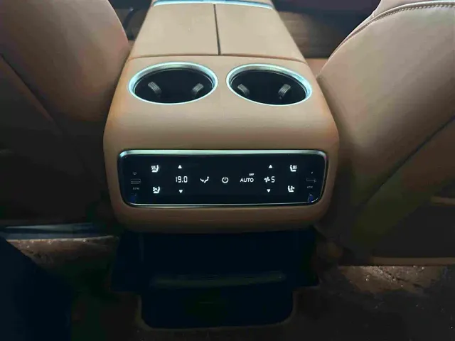 Li Auto L8 — Фото автомобиля 13